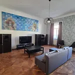 Center Flat 160m2 Apartmán *