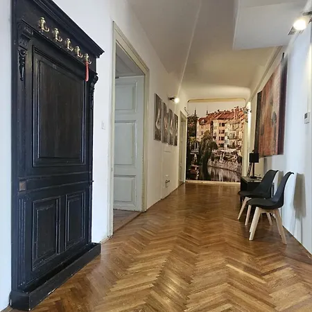 아파트 Center Flat 160m2 류블랴나