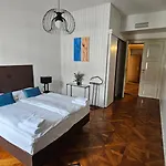 Center Flat 160m2 Апартаменти